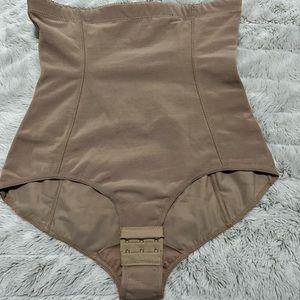 Belly Bandit - Postpartum Sculpting Girdle
Nude / S| 4-6